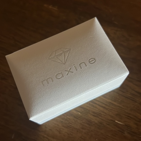 NIB Maxine Jewelry Travel Engagement Ring 4.5 - Picture 8 of 9